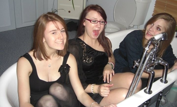 Rub a dub dub, three ladies in a tub. Tough choice to make.