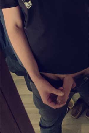 Cute 31 yo dude in Coon City, MN searching for a uncut virgin curious to play with my foreskin