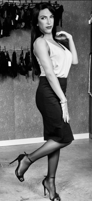 Brunette CD in public