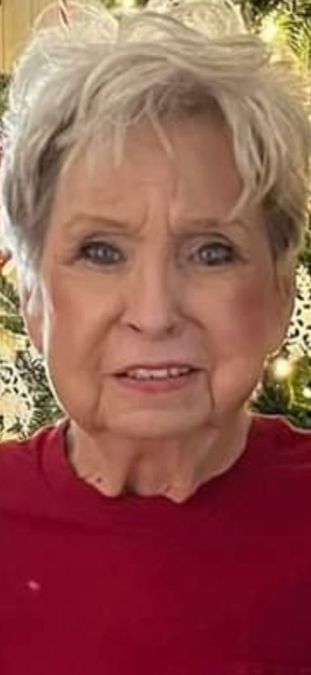 MY JOANN LOVES TO SMOKE HER VIRGINIA SLIMS 120S AND WATCH ME BEA* MY MEAT!❤️