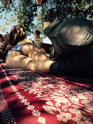 Juste envie de glisser ma main sous son short - I just want to slip my hand under his shorts