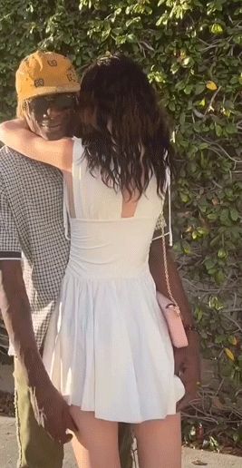 Everyone loves groping your girlfriend