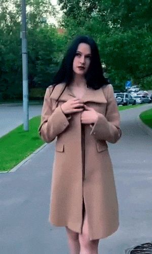 Undresses in the Park