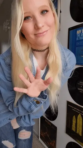 who is she? Sarahshaye