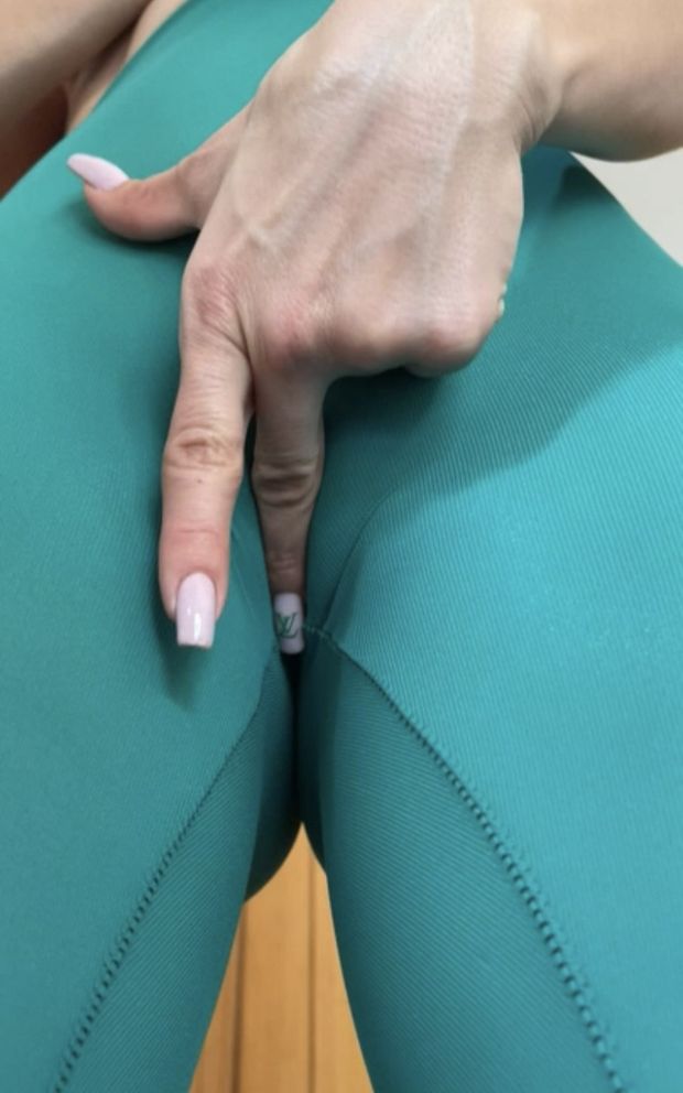Neiva is teal leggings
