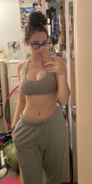 Teen GF sends a selfie
