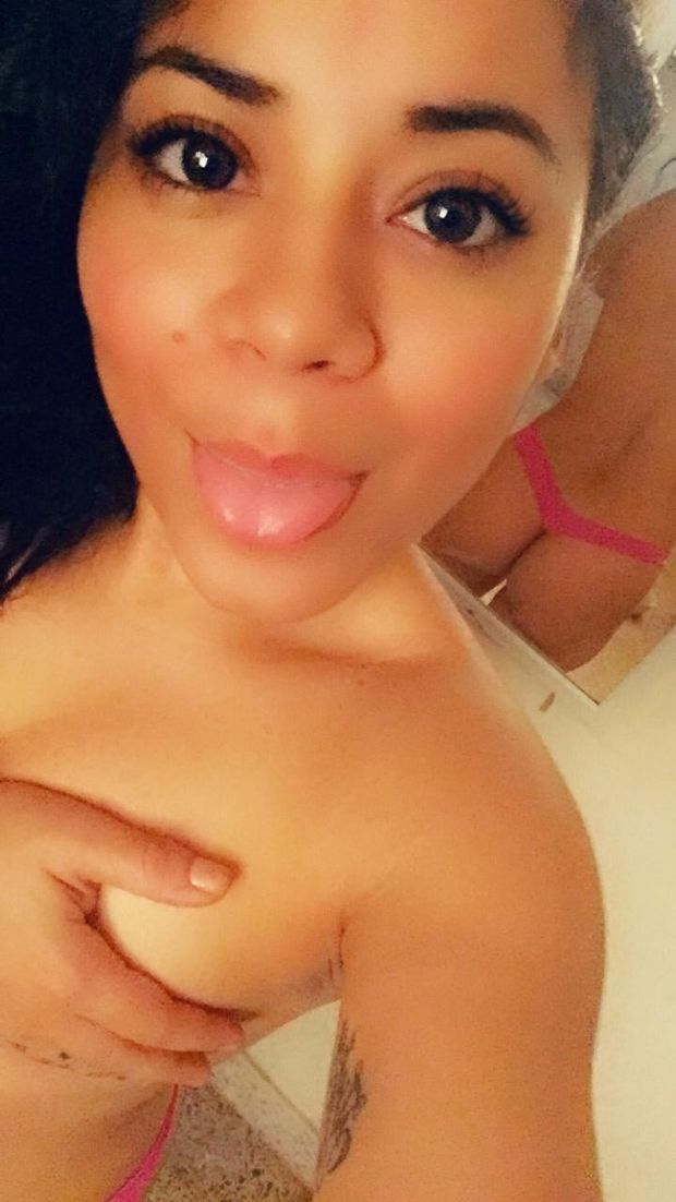 Flirty Colombian babe loves to show off her cute body
