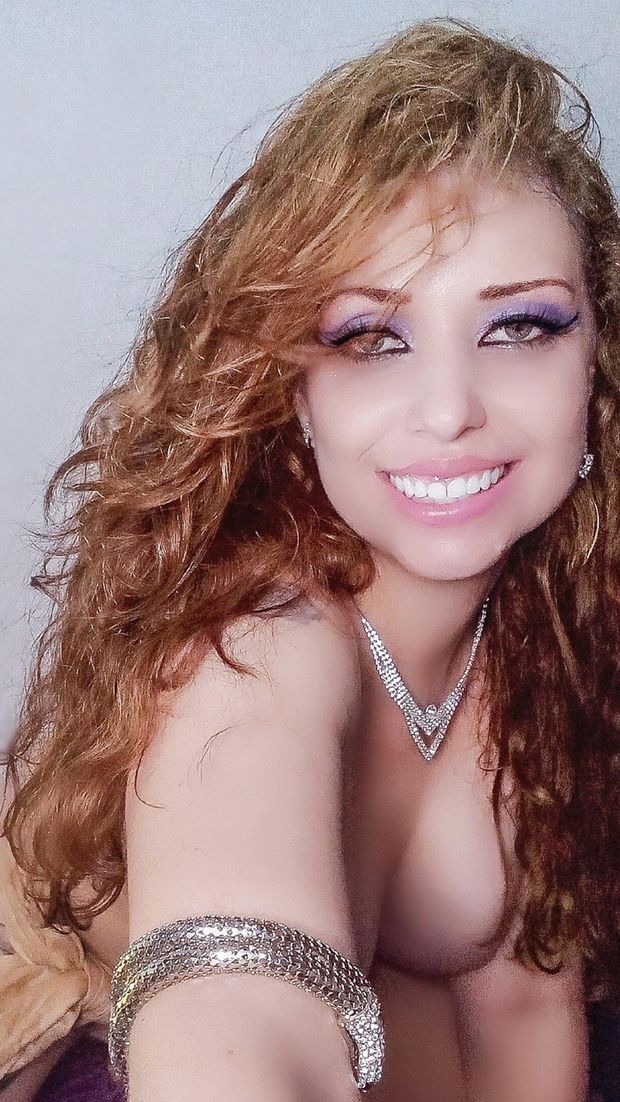 Beautiful alluring redhead amateur babe