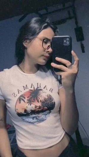 Hot Saraith Chavez nonude selfie video
