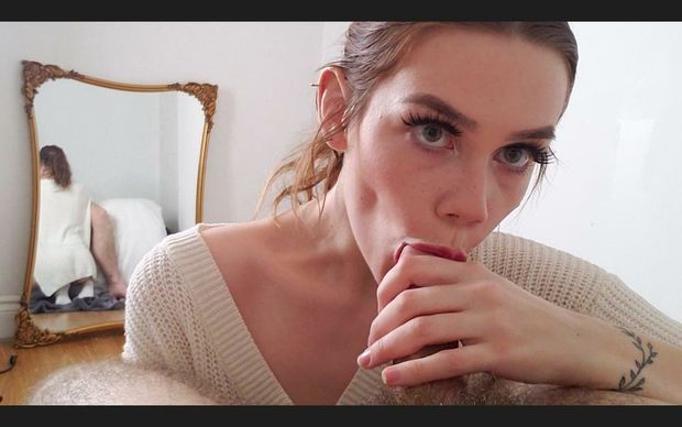 Pretty amateur brunette with big eyes on her knees sucking in a mirror-shot