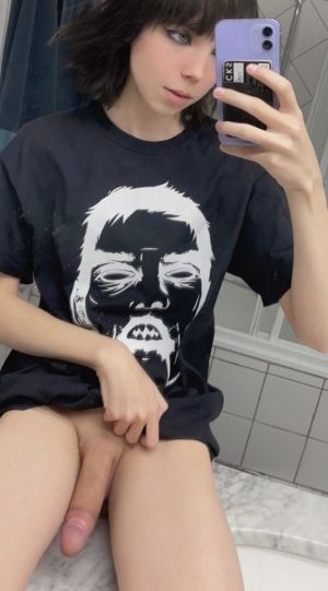 Her girlfriend couldn't wait to cum over when she saw the pictures!