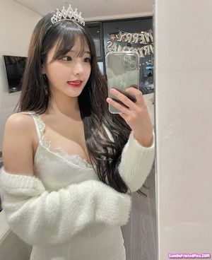 Park min jung ready to lick the cum off your cock