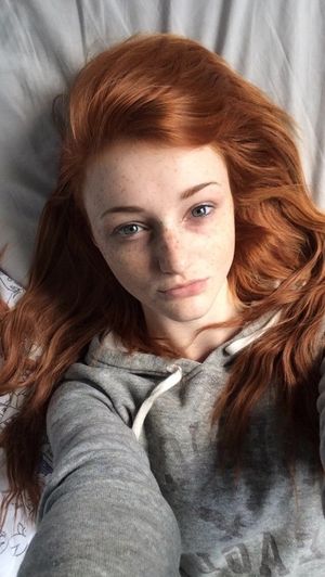 Imagine shooting your cum into that hair