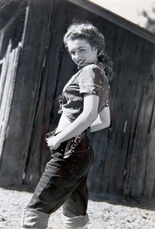 Marilyn Monroe, 1946