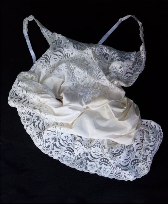 My Silky Soft & Lacy Vanity Fair "New Classic" Size 34L Jentell Full Slip. Feels So Good!