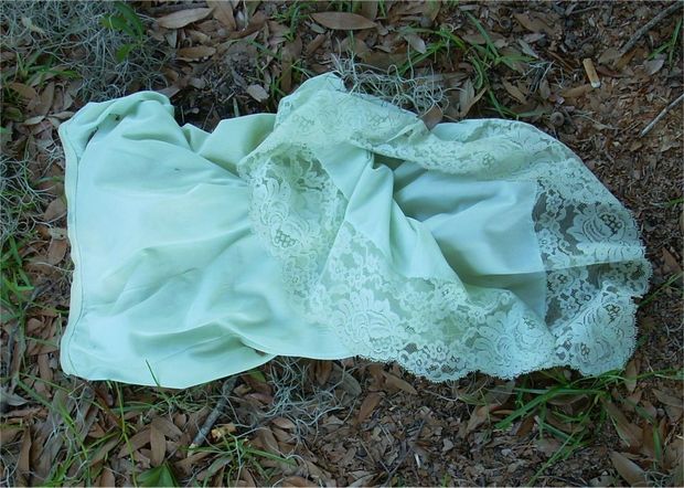 My Size Small Vanity Fair Classic Silky Soft & Lacy Half Slip.