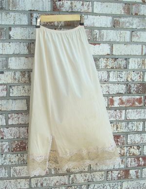 My Very Silky Fayreform Lacy Size 12 Half Slip. Check Out that Gorgeous Lace!