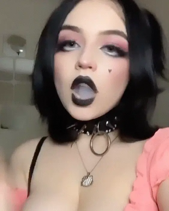 Queen Nephilim vape hit