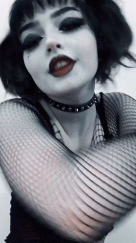 Queen Nephilim curvy goth