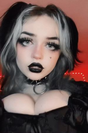 Queen Nephilim voluptuous goth