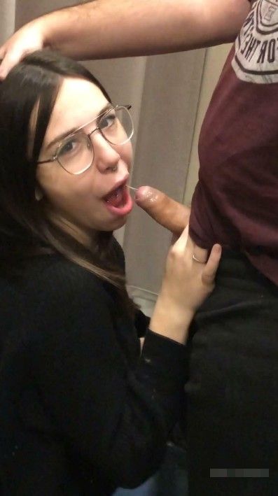 Brunette amateur with glasses sucking on a small dick in the mirror