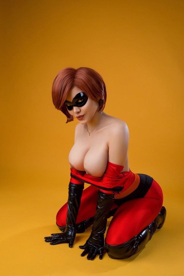 Helen Parr (Kalinka Fox)