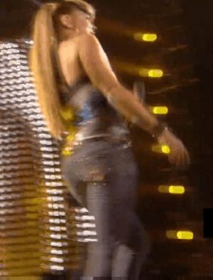Fergie ass wiggles as she walks
