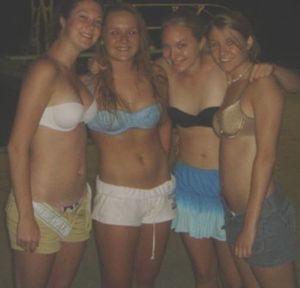 Group of bra wearin hotties