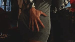 When I get distracted and the person wants to get my attention - Quando me distraio e a pessoa quer chamar minha atenção