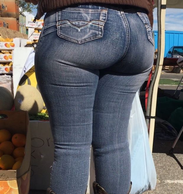 THICK ASS IN JEANS
