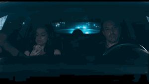 Ana de Armas feeds cuck an apple