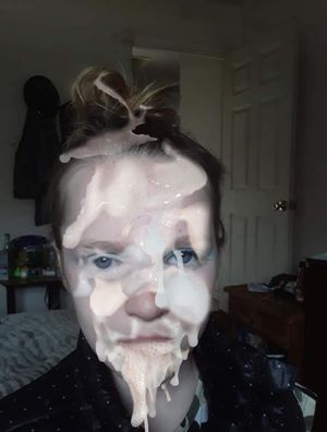 Sexy lil teenslut Leahanne Montonya bukkake facial