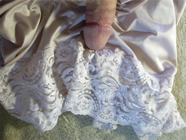 My Silky Vanity Fair "New Classic" X-Large Half Slip Being put to Good Use! Love Her Lace!