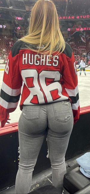 Stunning ass in jeans