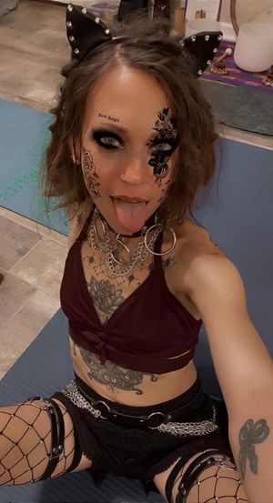 Hippie Kitty with Collar