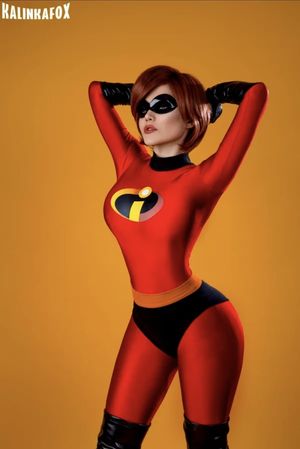 Helen Parr (Kalinka Fox Cosplay)