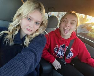 Keyra and friend car selfie