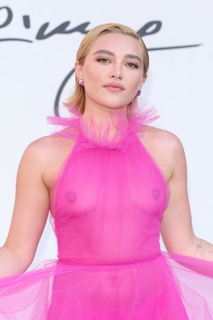 Florence Pugh tits
