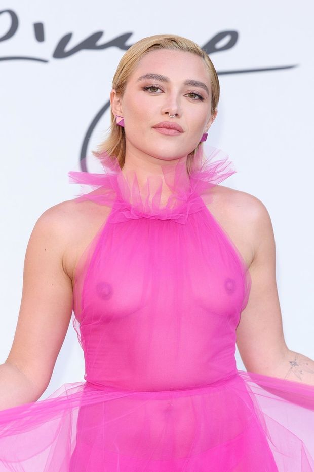 Florence Pugh tits