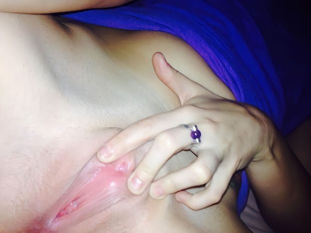 Spread those pussy lips