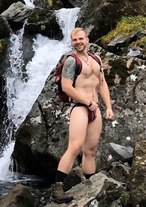 “Dare is a dare, but my ass is freezing. Hurry up!” Jack shouted out seconds after the next tour group arrived!