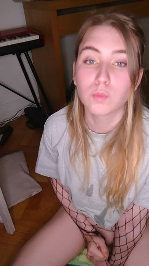 Qteefoxx cum in mouth