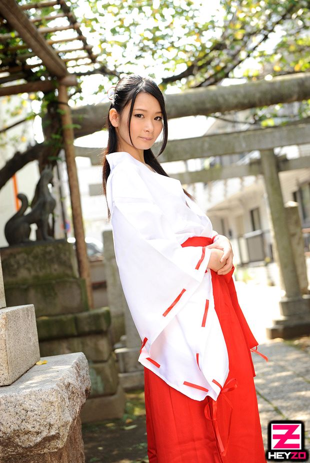 Ako Nishino - Red & White Kimono