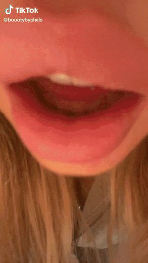 Slut with fake lips and fat ass