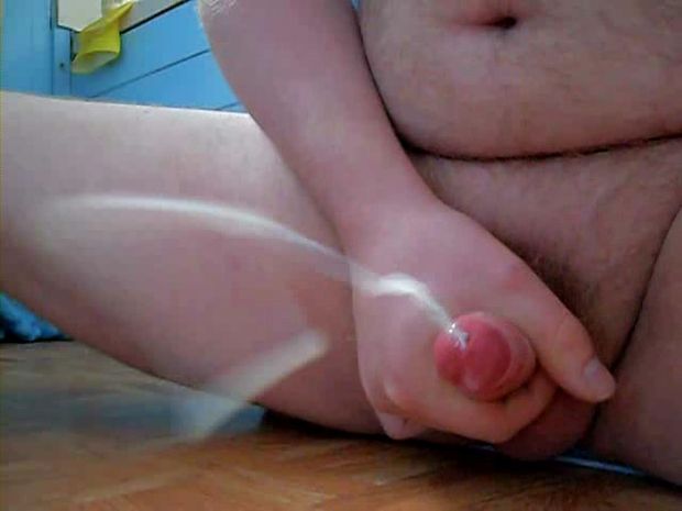 Mmmmm! Big hot squirts of hot uncut chubby guy cum!!