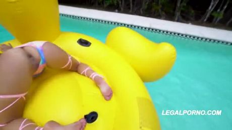 Hot Pool porn whore Ashley Adams - shaking/twerking phat booty on yellow duck float vid!