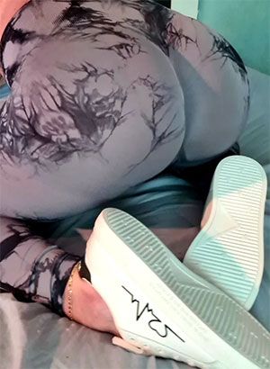 Perfect bubble ass for this tranny from Youngstown OH between Cleveland and Pittburgh