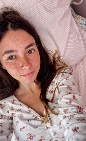 Ich kann nie widerstehen, ich spritze ihr ständig ins Gesicht.