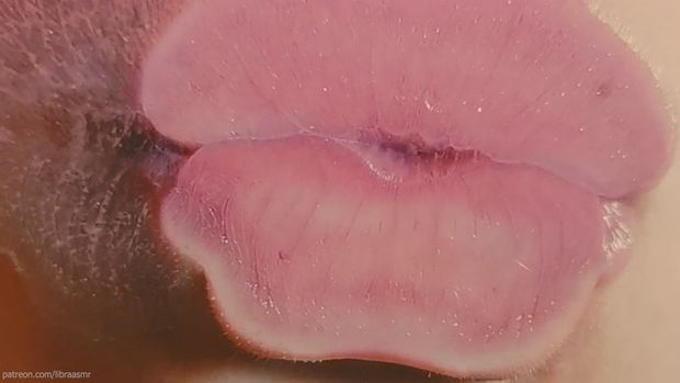 glass kissing
