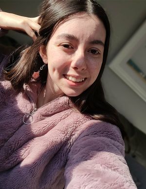 Meine kleine Fotze denkt nur ans ficken.